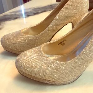 David's Bridal- Champagne Glitter Heels